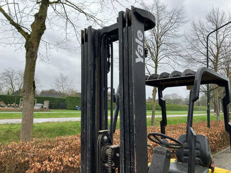 Chariots électriques à 4 roues 2004  Yale ERP20ATF (8)