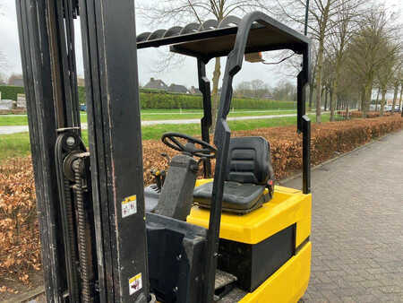 Chariots électriques à 4 roues 2004  Yale ERP20ATF (9)