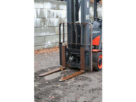 Treibgasstapler 2018  Linde H32CT (10)