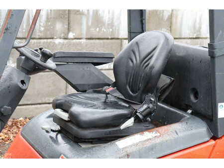 Treibgasstapler 2018  Linde H32CT (29)