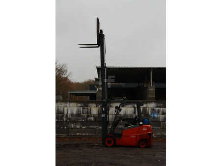 Treibgasstapler 2018  Linde H32CT (39)