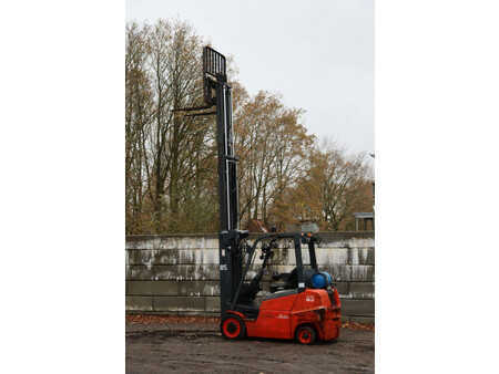 Treibgasstapler 2018  Linde H32CT (40)