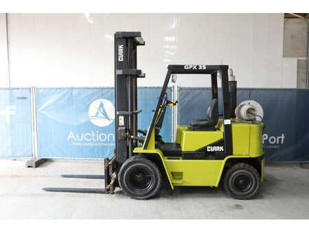 Propane Forklifts 1993  Clark GPX35 (2)