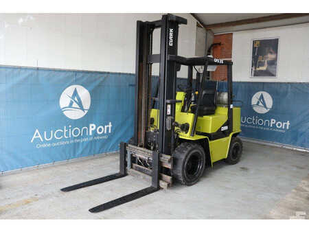 Propane Forklifts 1993  Clark GPX35 (8)