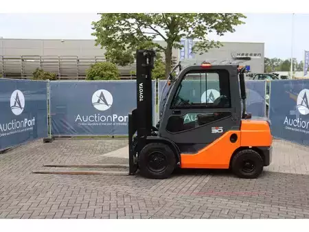 Carrelli elevatori diesel 2020  Toyota 02-8FDF30 (2)