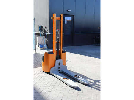 Hochhubwagen - Still  (6)