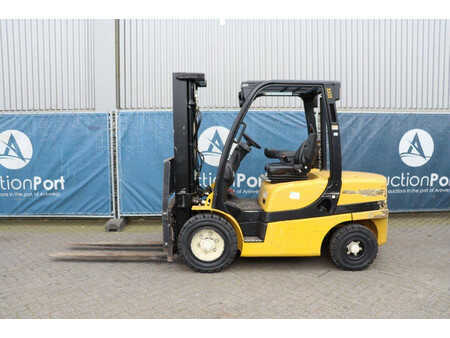 Diesel heftrucks 2012  Yale GLP35VX (2)
