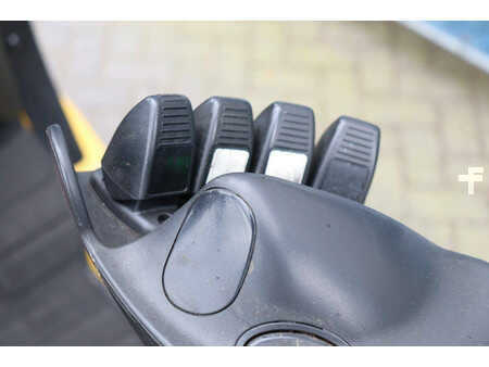 Diesel heftrucks 2012  Yale GLP35VX (22)