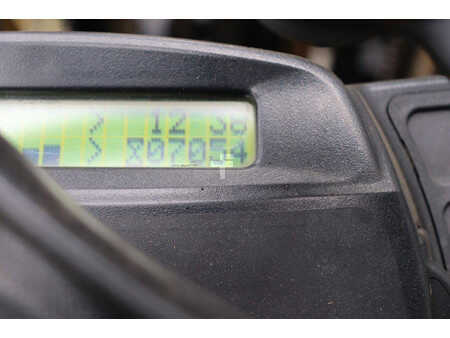 Diesel heftrucks 2012  Yale GLP35VX (23)