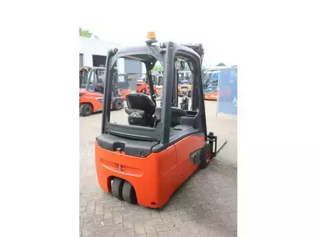 Elektryczne 4-kołowe 2017  Fenwick E16L-02 (6)