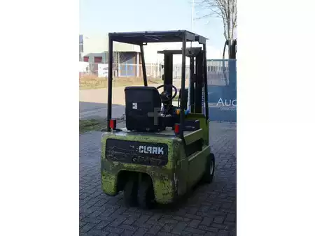 Chariots électriques à 4 roues 2001  Clark CTM 16 S (6)