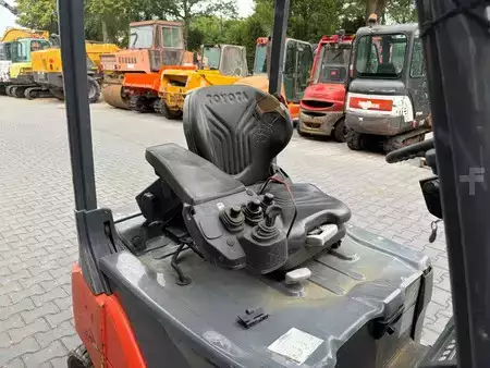 Elektro 4 Rad 2017  Toyota 8FBMK16T (8)