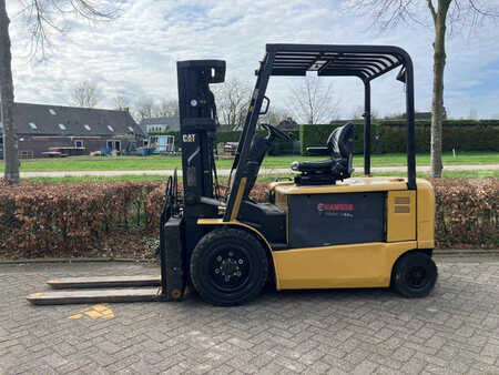 Chariot 4 roues électrique 2009  CAT Lift Trucks EP30K (2)