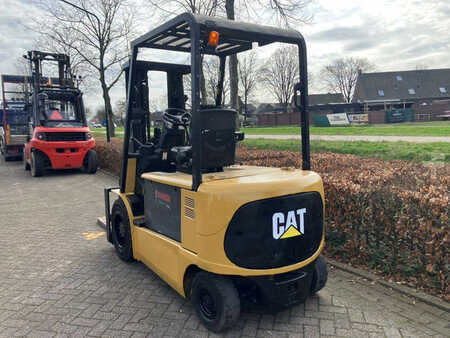 Chariot 4 roues électrique 2009  CAT Lift Trucks EP30K (3)