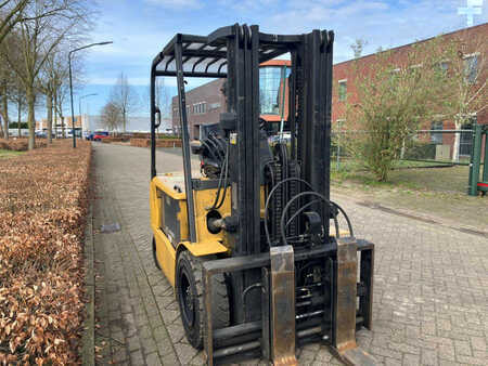 Chariot 4 roues électrique 2009  CAT Lift Trucks EP30K (6)