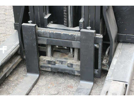 Carretilla retráctil 2009  Yale MR16 (10)