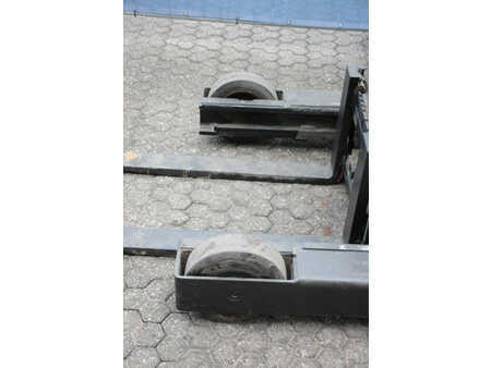 Carretilla retráctil 2009  Yale MR16 (11)