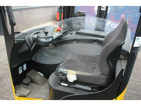 Carretilla retráctil 2009  Yale MR16 (13)