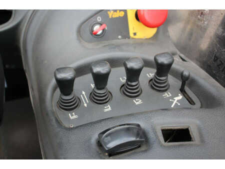 Carretilla retráctil 2009  Yale MR16 (17)