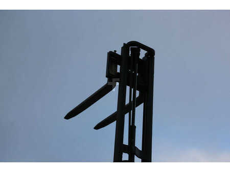 Carretilla retráctil 2009  Yale MR16 (22)