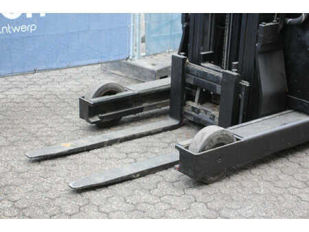 Carretilla retráctil 2009  Yale MR16 (9)