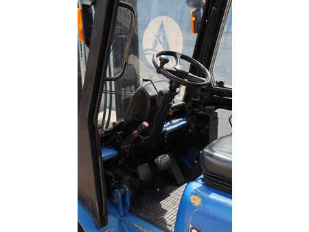 Carrelli elevatori diesel 2001  CAT Lift Trucks DP35K (26)