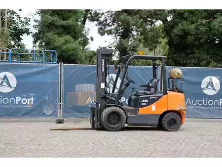 Wózki gazowe 2012  Doosan G35C-5 (1)