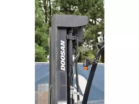Wózki gazowe 2012  Doosan G35C-5 (12)