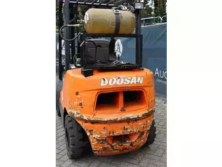 Wózki gazowe 2012  Doosan G35C-5 (17)