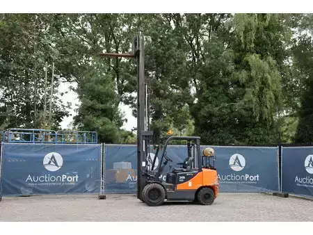 Wózki gazowe 2012  Doosan G35C-5 (37)