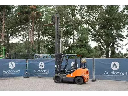 Wózki gazowe 2012  Doosan G35C-5 (39)