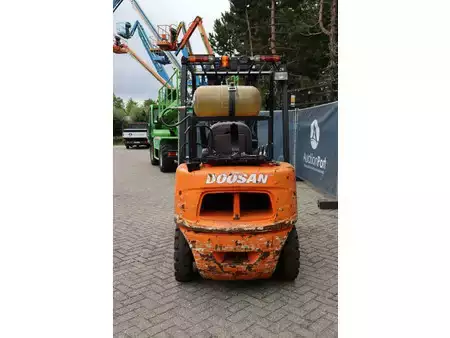 Wózki gazowe 2012  Doosan G35C-5 (5)
