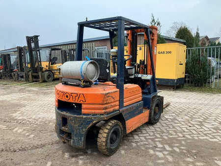 Empilhador a gás 1990  Toyota 42-5FGF 25 (6)