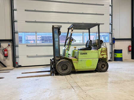 LPG heftrucks - Clark GPM 25 N (1)