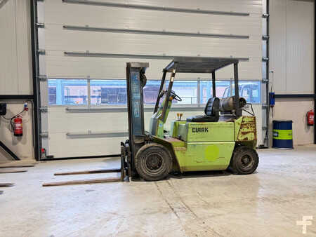 LPG heftrucks - Clark GPM 25 N (2)