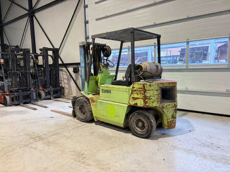 LPG heftrucks - Clark GPM 25 N (4)