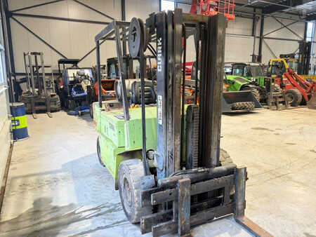 LPG heftrucks - Clark GPM 25 N (8)