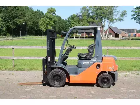 Dieselový VZV 2011  Toyota 52-8FD25 (2)