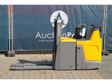 Hochhubwagen 2019  Jungheinrich ERD 220 DrivePlus (1)