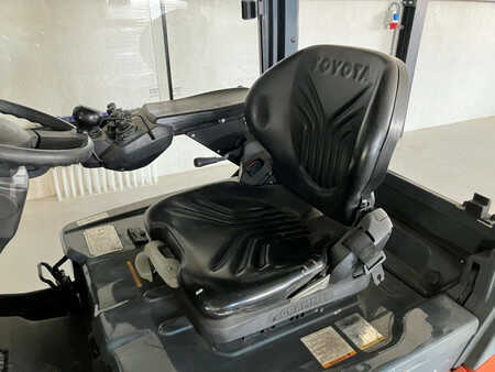 Sähkö - 4 pyör 2014  Toyota 8FBEKT16 (11)