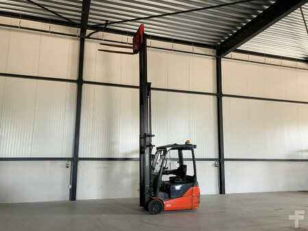 Sähkö - 4 pyör 2014  Toyota 8FBEKT16 (16)