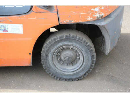 Empilhador a gás 2003  Toyota 42-7FGF25 (15)
