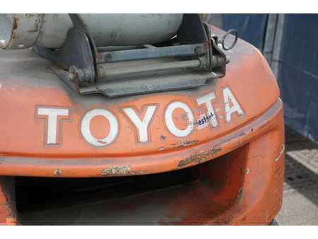 Empilhador a gás 2003  Toyota 42-7FGF25 (17)