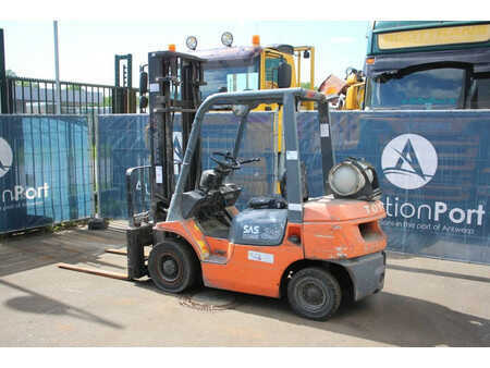 Empilhador a gás 2003  Toyota 42-7FGF25 (3)