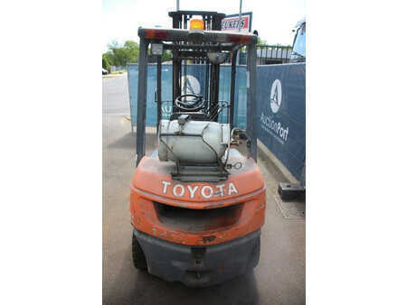 Empilhador a gás 2003  Toyota 42-7FGF25 (4)