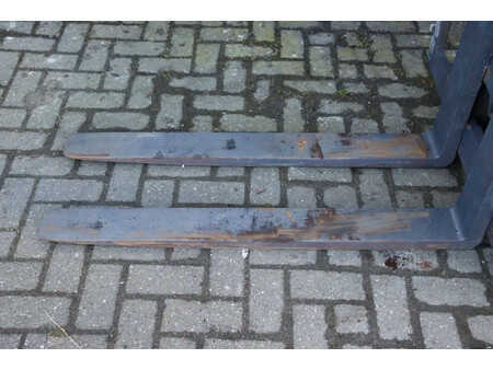 Carrelli elettrici 4 ruote - Linde E25 (11)