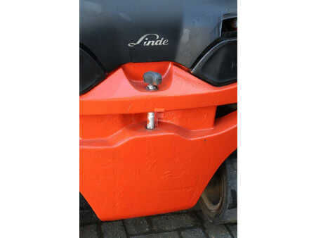 Carrelli elettrici 4 ruote - Linde E25 (16)