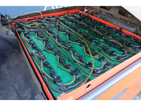 Carrelli elettrici 4 ruote - Linde E25 (17)