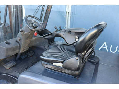 Carrelli elettrici 4 ruote - Linde E25 (19)