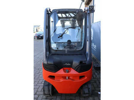 Carrelli elettrici 4 ruote - Linde E25 (4)